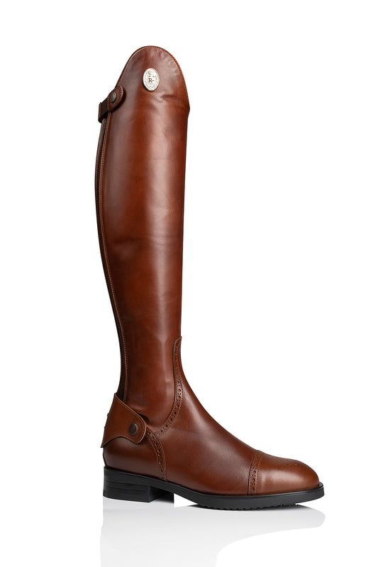 R 0500/3 "brogue combo" aged leather klassieke, kalfslederen laars zonder veters met subtiele, mooie details.
